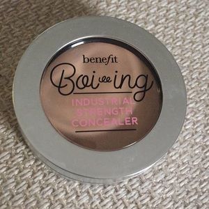 Benefit Boi-ing industrial strength concealer
